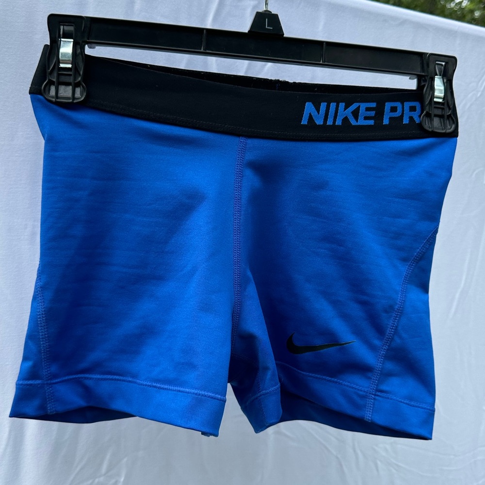 Womens Nike Pro 3” Shorts. small